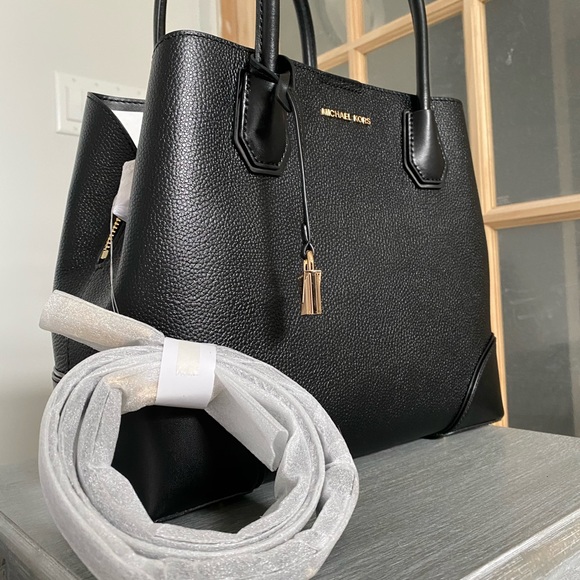 📌SOLD MICHAEL KORS Black Satchel - Picture 8 of 15